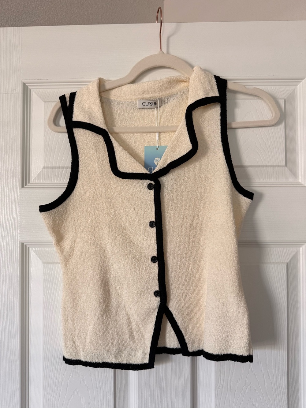 CUPSHE Cream Sleeveless Knit Top with Black Trim